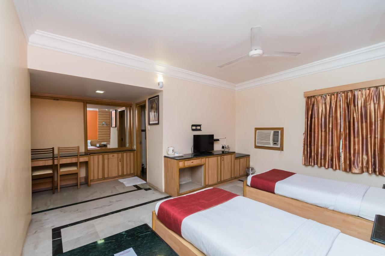 Kings Crown Vip Road Hotel Calcutta Buitenkant foto