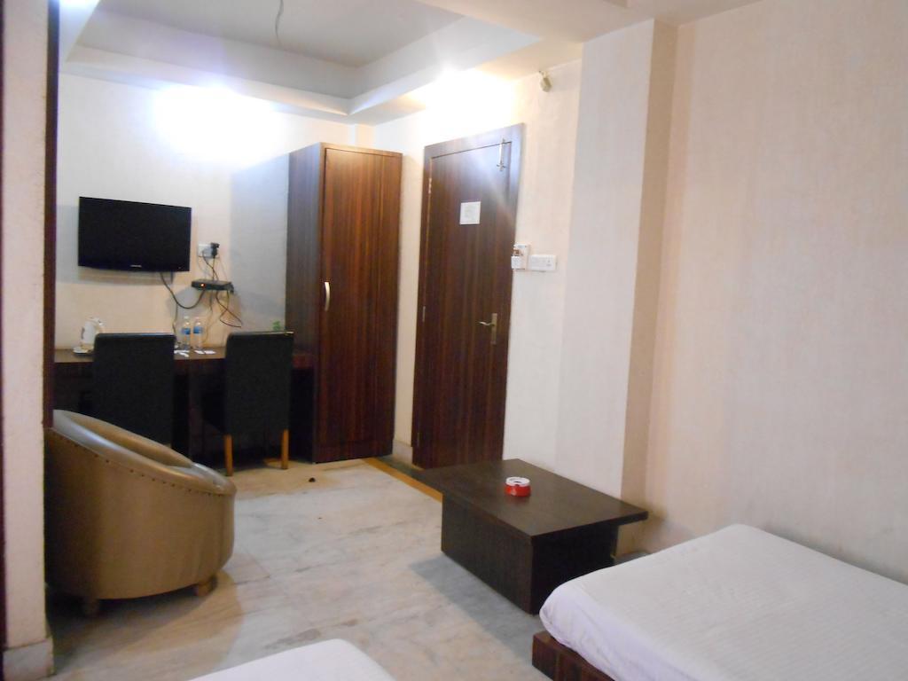 Kings Crown Vip Road Hotel Calcutta Buitenkant foto
